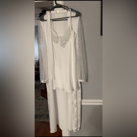 bride getting ready set - Picture 3 of 3